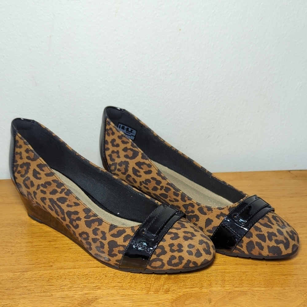 Clarks Mallory Strap Wedge Pump Leopard Print Business Casual Women's Size 7.5